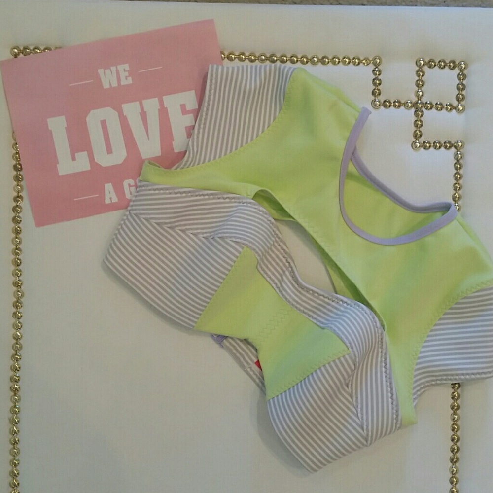 💚💚HOST PICK💚💚 Victoria Secret Rashgaurd